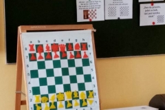 Klasa I gra w szachy