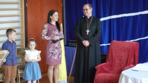 Czytaj więcej o: Wizyta biskupa Andrzeja Przybylskiego w naszej szkole