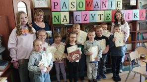 Czytaj więcej o: Pasowanie na czytelnika